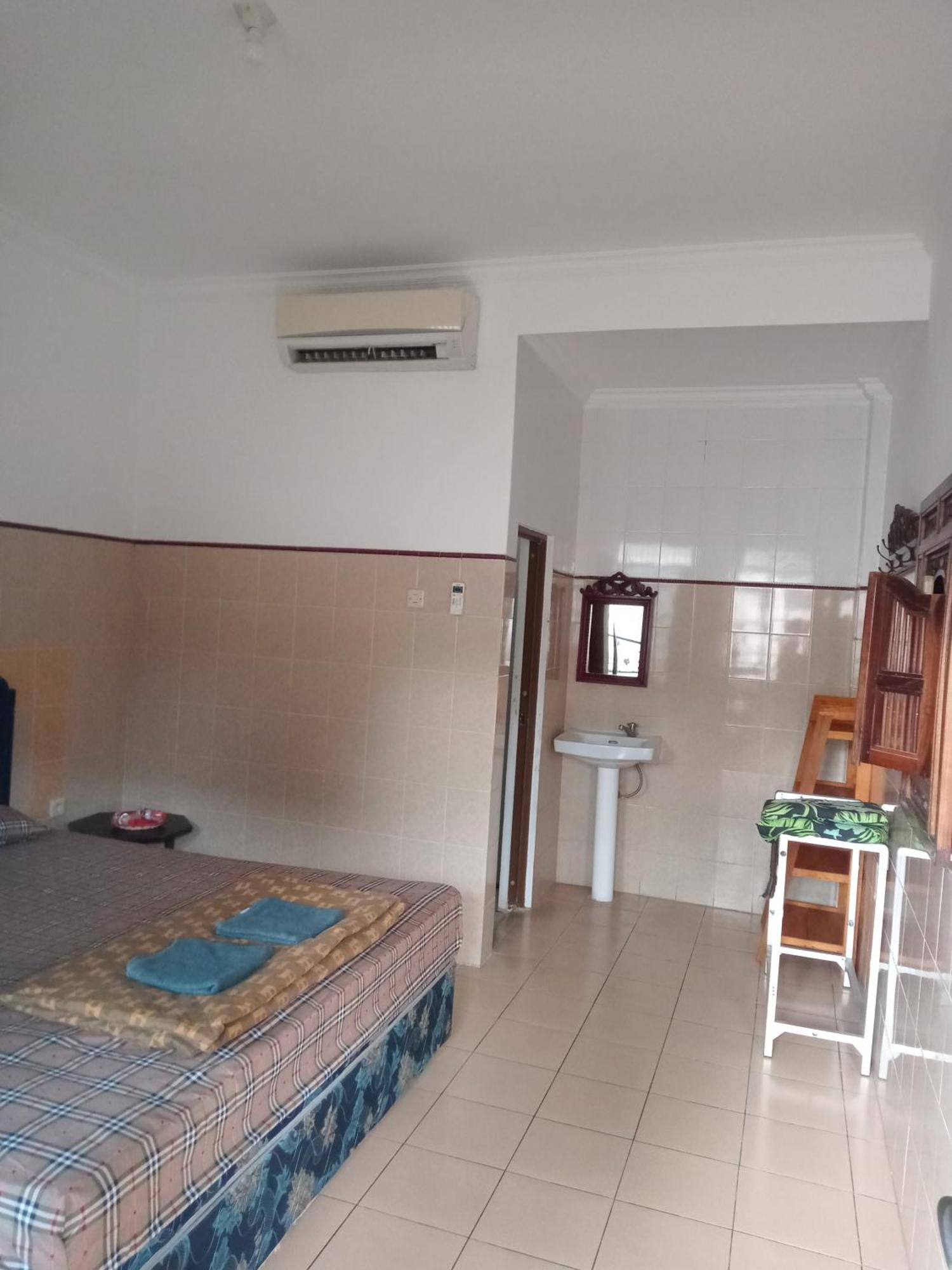 Cempaka 2 Homestay Legian  Exterior photo
